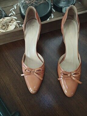 Kate Spade D'Orsay Patent Leather Pointed-Toe Bow Pumps in Coral. 8.5